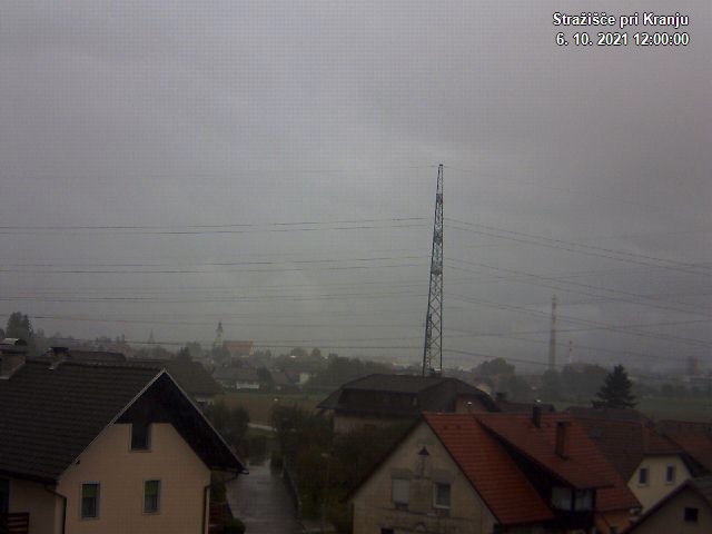 Pogled s postaje proti Krvavcu ob 12:00