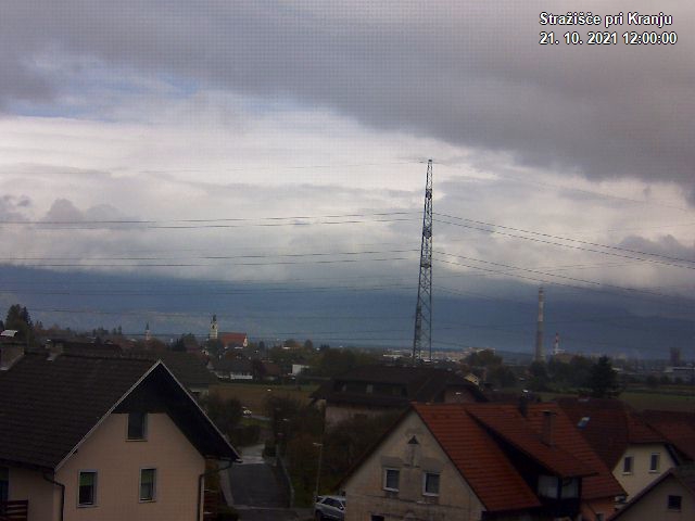 Pogled s postaje proti Krvavcu ob 12:00