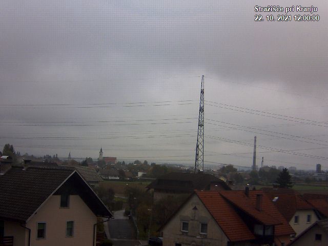 Pogled s postaje proti Krvavcu ob 12:00
