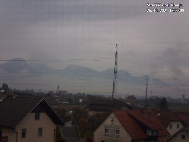 Pogled s postaje proti Krvavcu ob 12:00