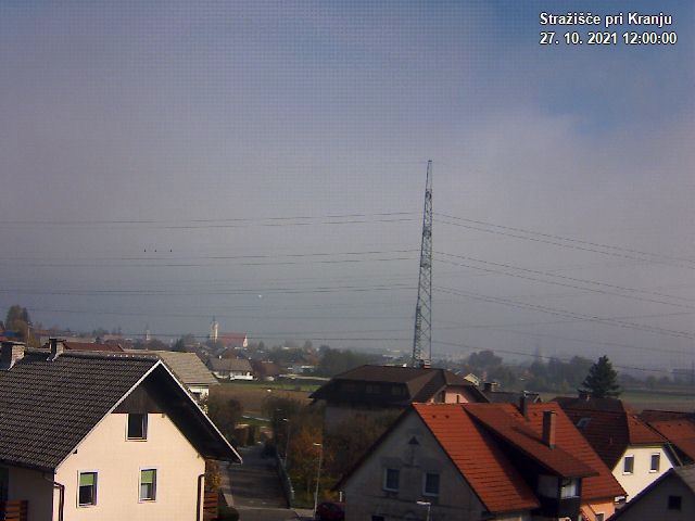 Pogled s postaje proti Krvavcu ob 12:00