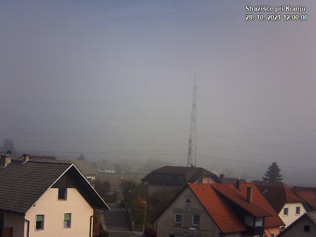 Pogled s postaje proti Krvavcu ob 12:00