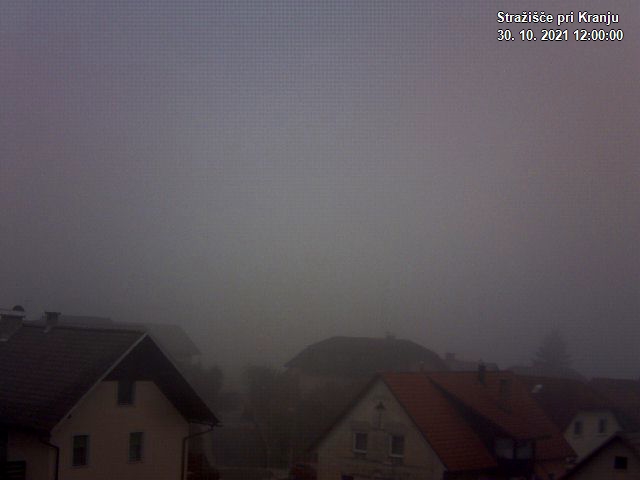 Pogled s postaje proti Krvavcu ob 12:00
