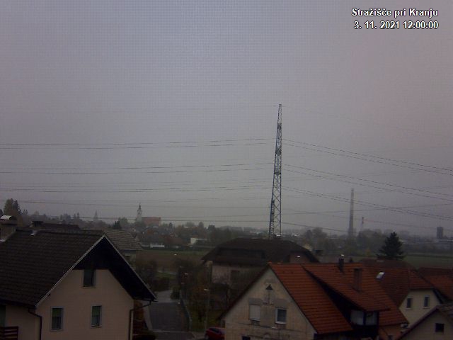 Pogled s postaje proti Krvavcu ob 12:00