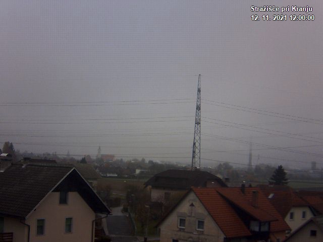 Pogled s postaje proti Krvavcu ob 12:00