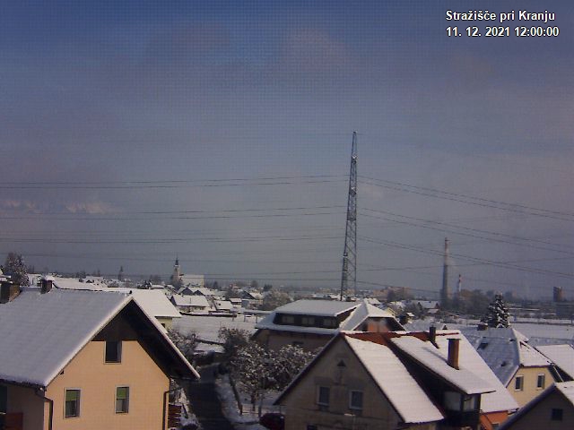 Pogled s postaje proti Krvavcu ob 12:00
