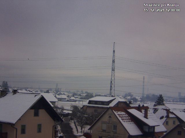 Pogled s postaje proti Krvavcu ob 12:00