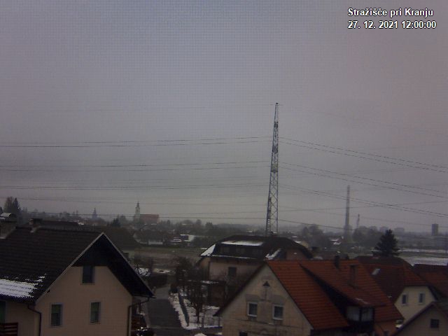 Pogled s postaje proti Krvavcu ob 12:00