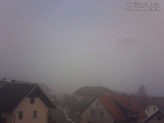 Pogled s postaje proti Krvavcu ob 12:00