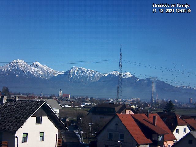 Pogled s postaje proti Krvavcu ob 12:00