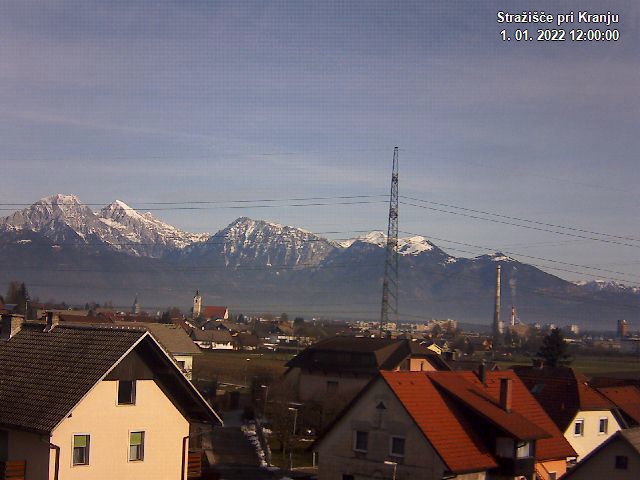 Pogled s postaje proti Krvavcu ob 12:00