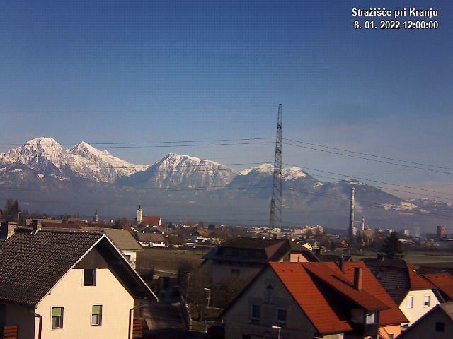 Pogled s postaje proti Krvavcu ob 12:00