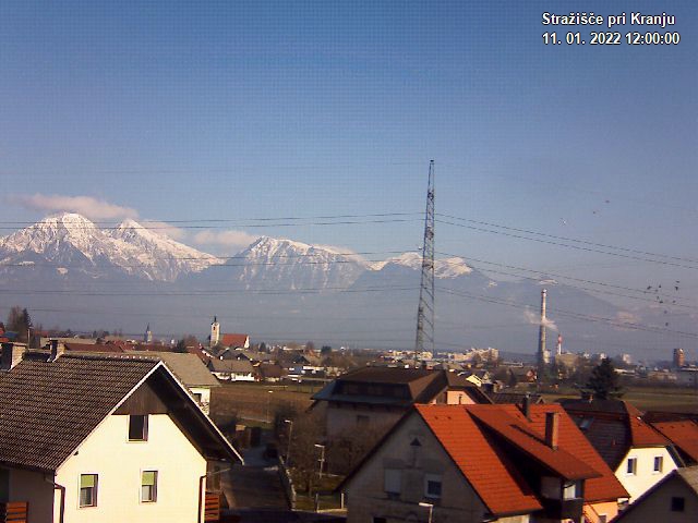 Pogled s postaje proti Krvavcu ob 12:00