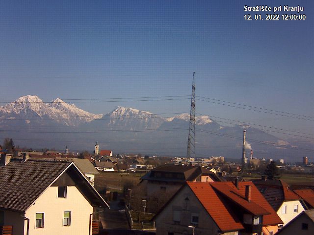 Pogled s postaje proti Krvavcu ob 12:00