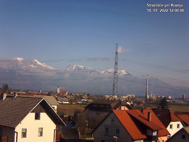 Pogled s postaje proti Krvavcu ob 12:00