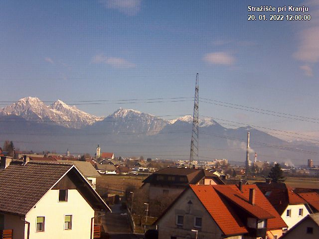 Pogled s postaje proti Krvavcu ob 12:00