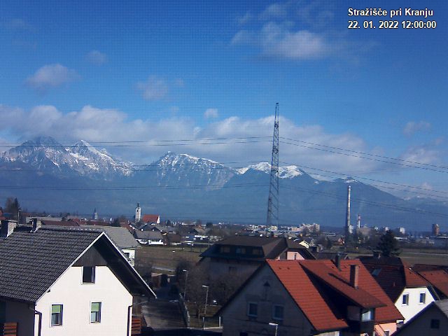 Pogled s postaje proti Krvavcu ob 12:00
