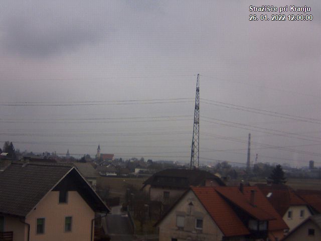 Pogled s postaje proti Krvavcu ob 12:00