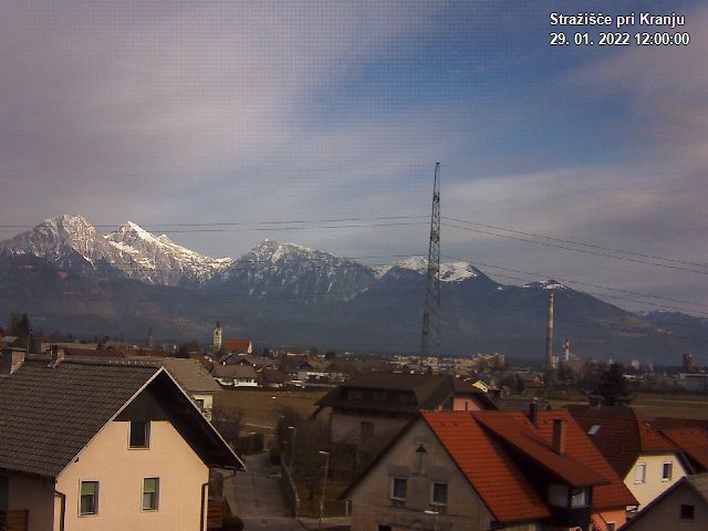 Pogled s postaje proti Krvavcu ob 12:00