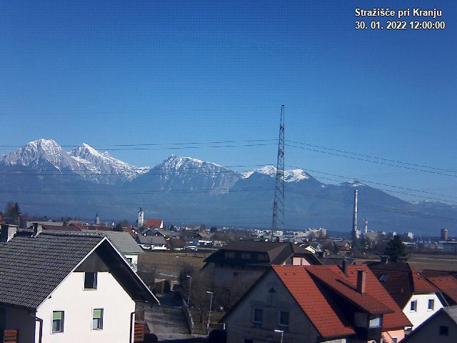 Pogled s postaje proti Krvavcu ob 12:00