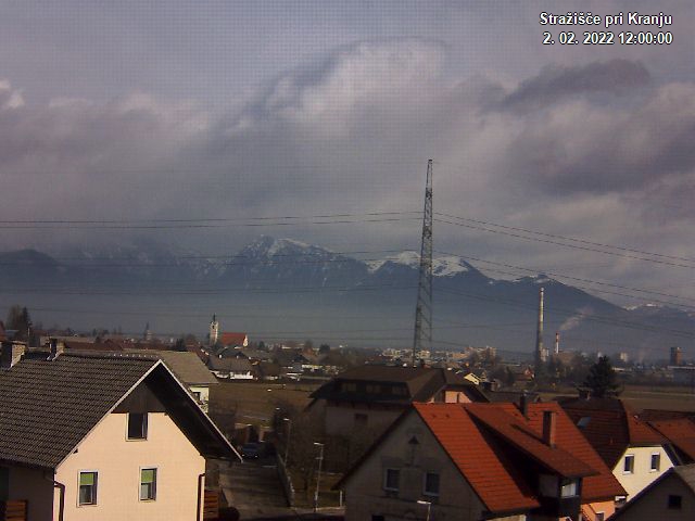 Pogled s postaje proti Krvavcu ob 12:00