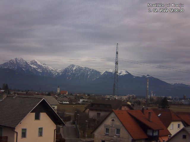 Pogled s postaje proti Krvavcu ob 12:00