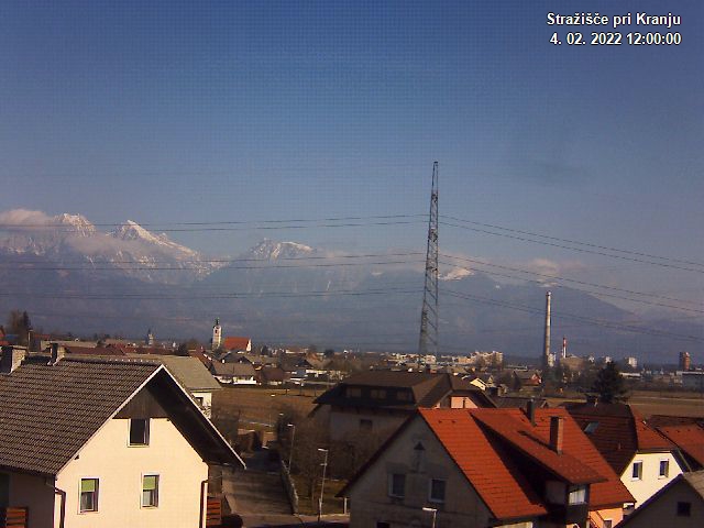 Pogled s postaje proti Krvavcu ob 12:00