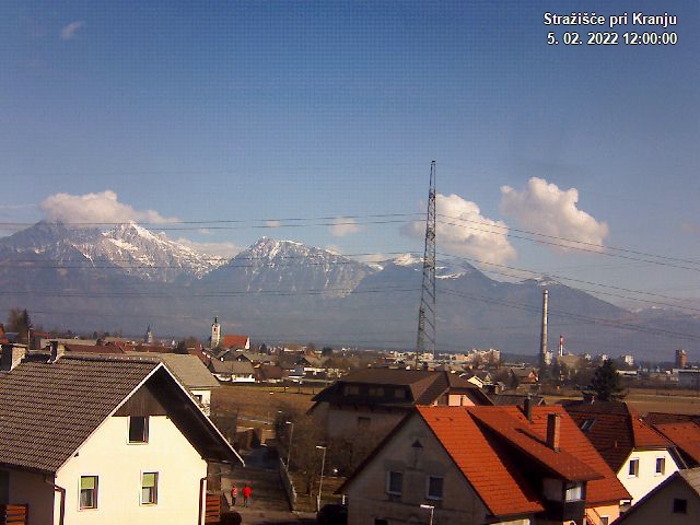 Pogled s postaje proti Krvavcu ob 12:00