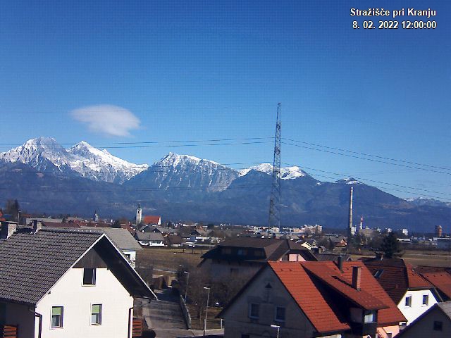 Pogled s postaje proti Krvavcu ob 12:00
