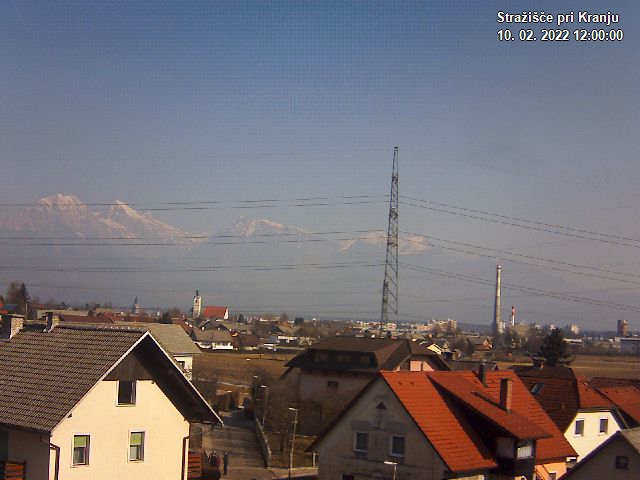 Pogled s postaje proti Krvavcu ob 12:00