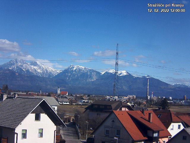 Pogled s postaje proti Krvavcu ob 12:00