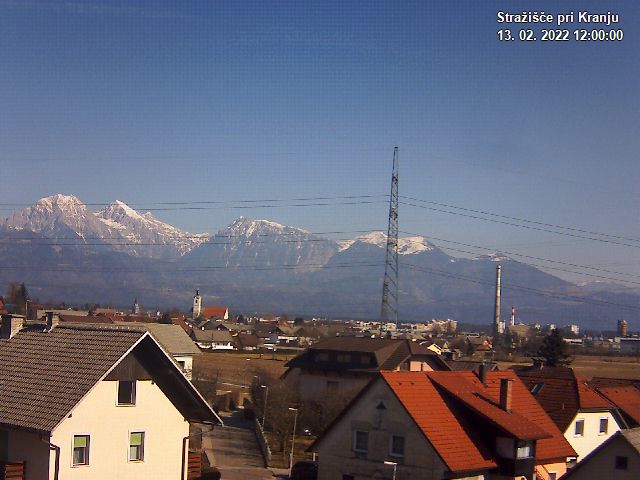Pogled s postaje proti Krvavcu ob 12:00