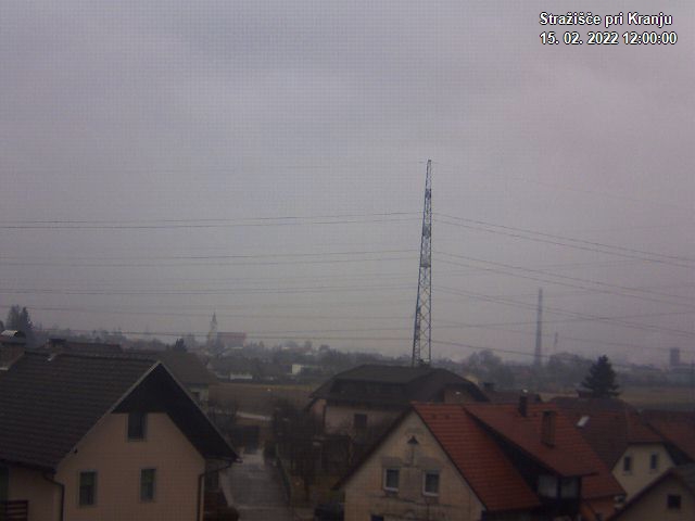 Pogled s postaje proti Krvavcu ob 12:00