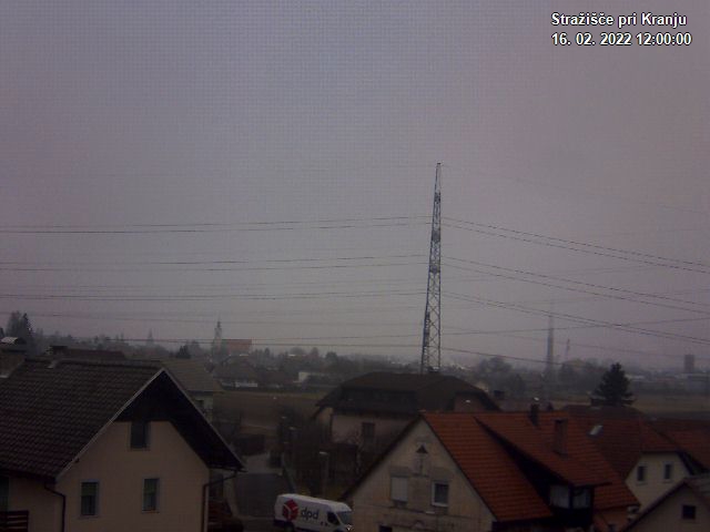 Pogled s postaje proti Krvavcu ob 12:00