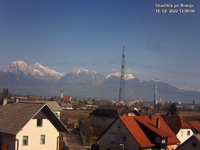 Pogled s postaje proti Krvavcu ob 12:00