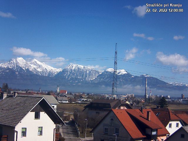 Pogled s postaje proti Krvavcu ob 12:00