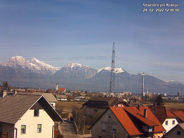 Pogled s postaje proti Krvavcu ob 12:00