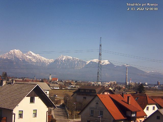Pogled s postaje proti Krvavcu ob 12:00