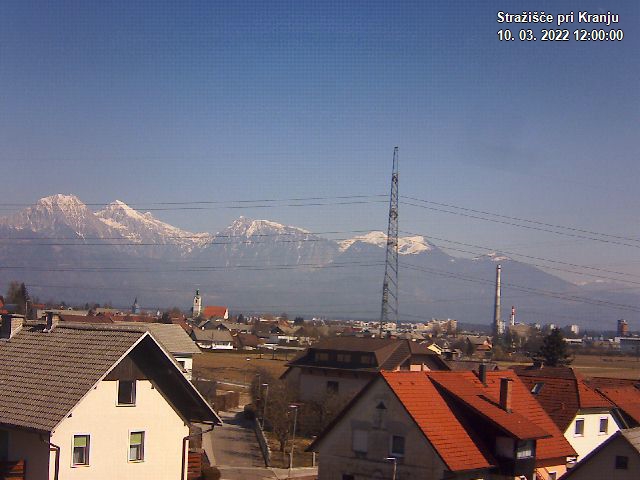 Pogled s postaje proti Krvavcu ob 12:00