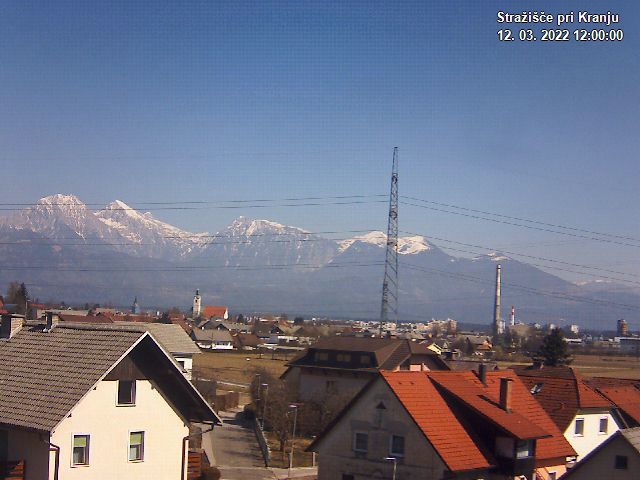 Pogled s postaje proti Krvavcu ob 12:00