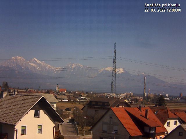 Pogled s postaje proti Krvavcu ob 12:00