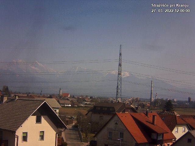 Pogled s postaje proti Krvavcu ob 12:00