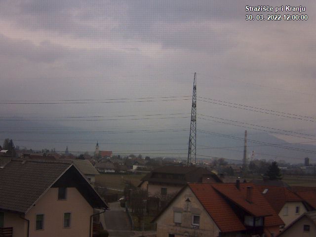 Pogled s postaje proti Krvavcu ob 12:00