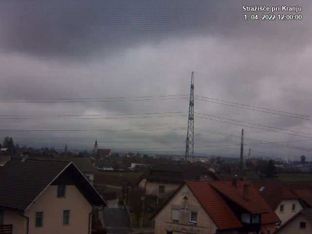 Pogled s postaje proti Krvavcu ob 12:00