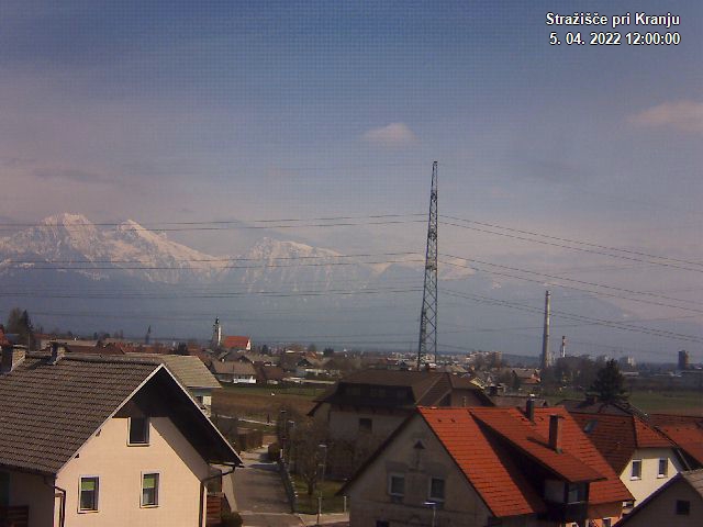 Pogled s postaje proti Krvavcu ob 12:00