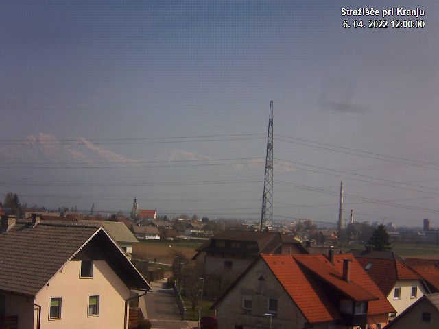 Pogled s postaje proti Krvavcu ob 12:00