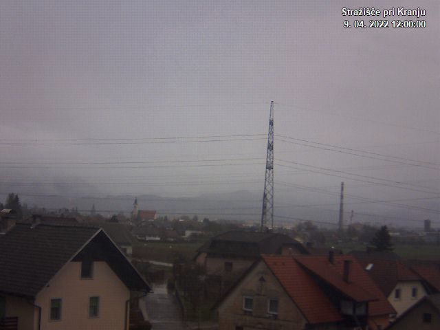 Pogled s postaje proti Krvavcu ob 12:00