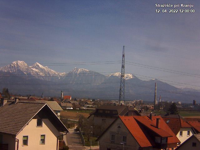 Pogled s postaje proti Krvavcu ob 12:00