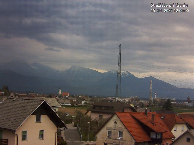 Pogled s postaje proti Krvavcu ob 12:00