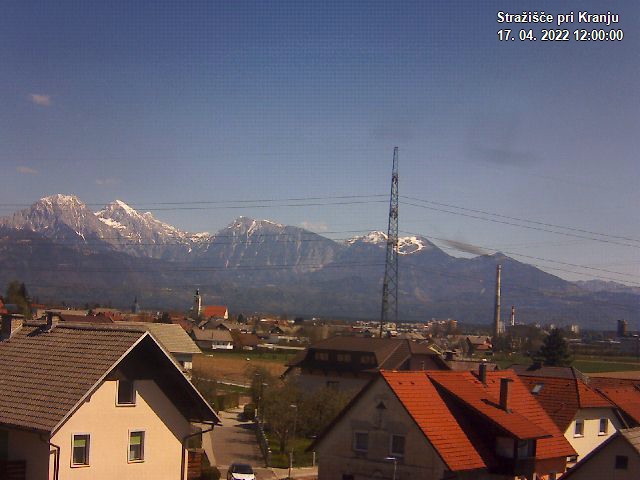Pogled s postaje proti Krvavcu ob 12:00